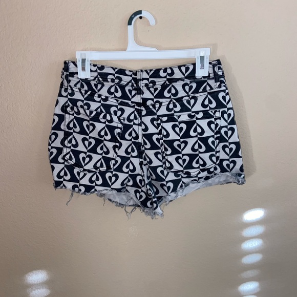 black & white printed heart shape skate shorts denim cute RSQ x Tillys bottoms - Picture 6 of 11